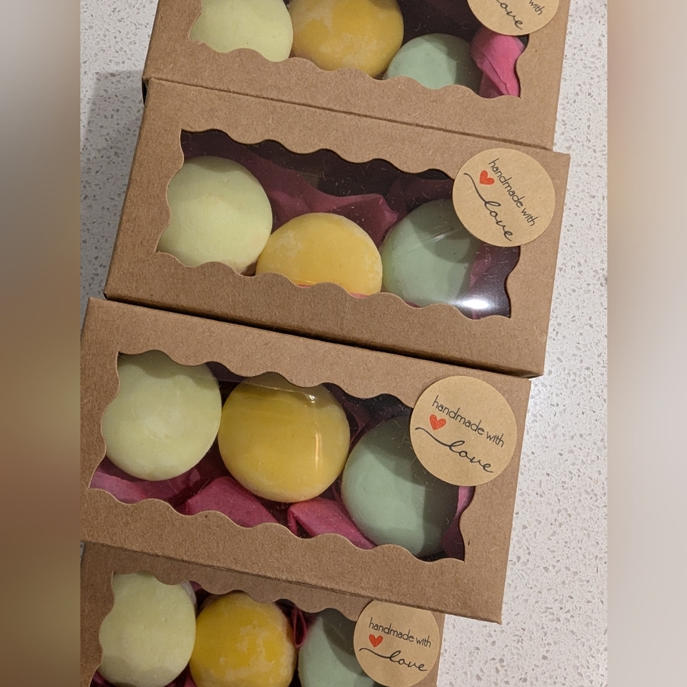 Handmade Candles and Wax Melts - Picture 3 of 9
